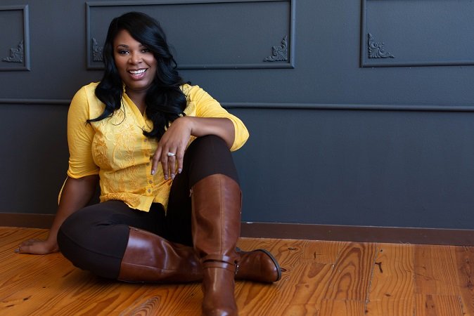 Let’s Meet The Woman Helping Others Make Six Figure Incomes